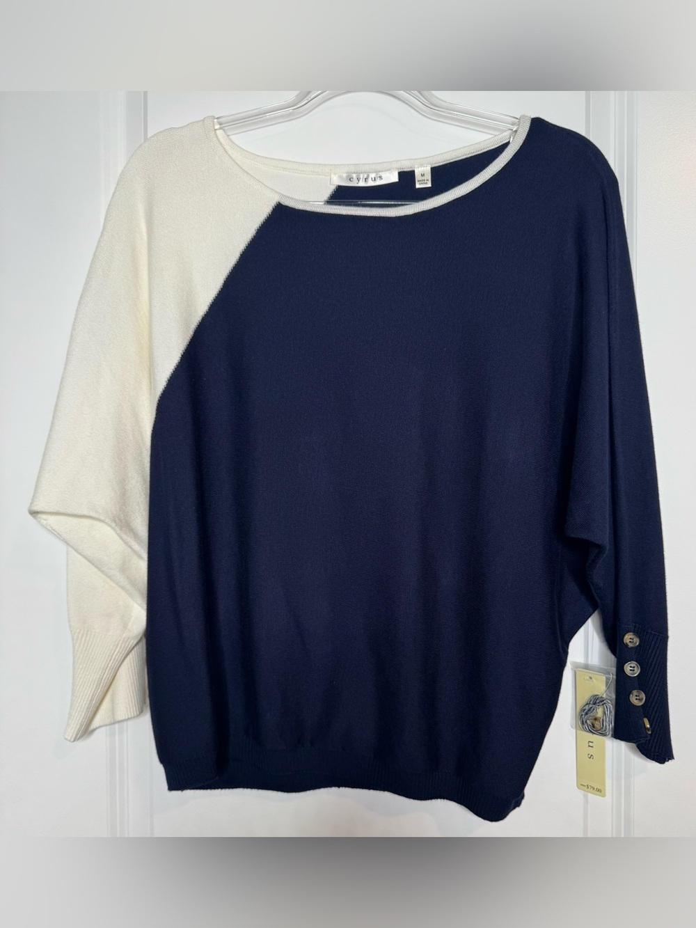 Women’s Cyrus Navy and Cream asymmetrical Colorblock Crewneck Sweater sz Md NWT